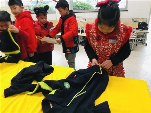 叠衣服游戏,趣味游戏中的生活技能培养之旅